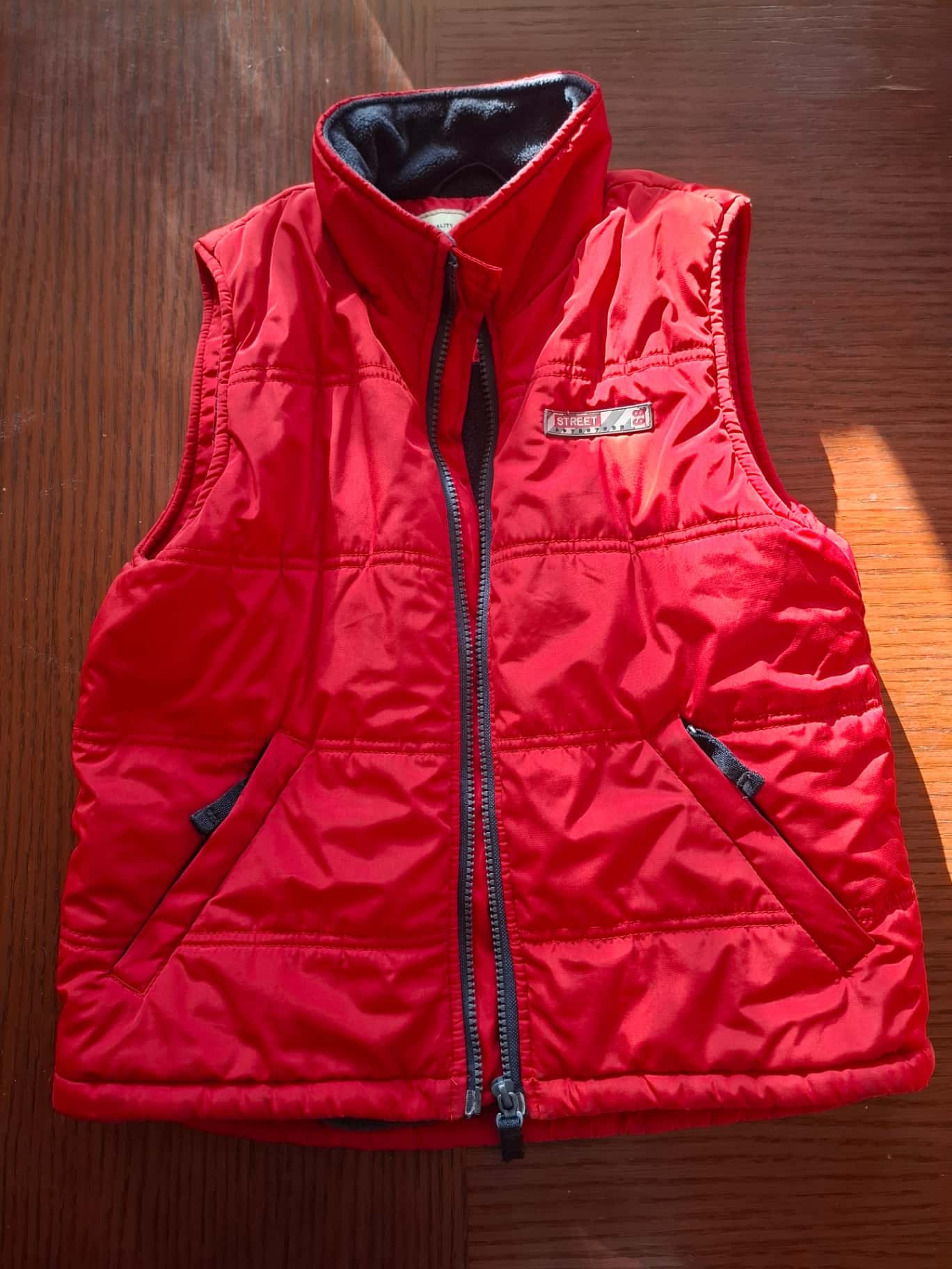 Izturīga veste zēnam